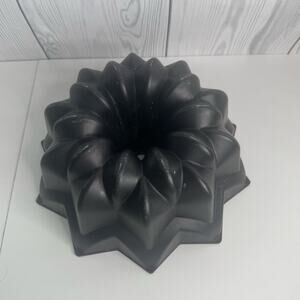 Nordic Ware STAR Bundt Cake Pan Heavy Cast Aluminum USA